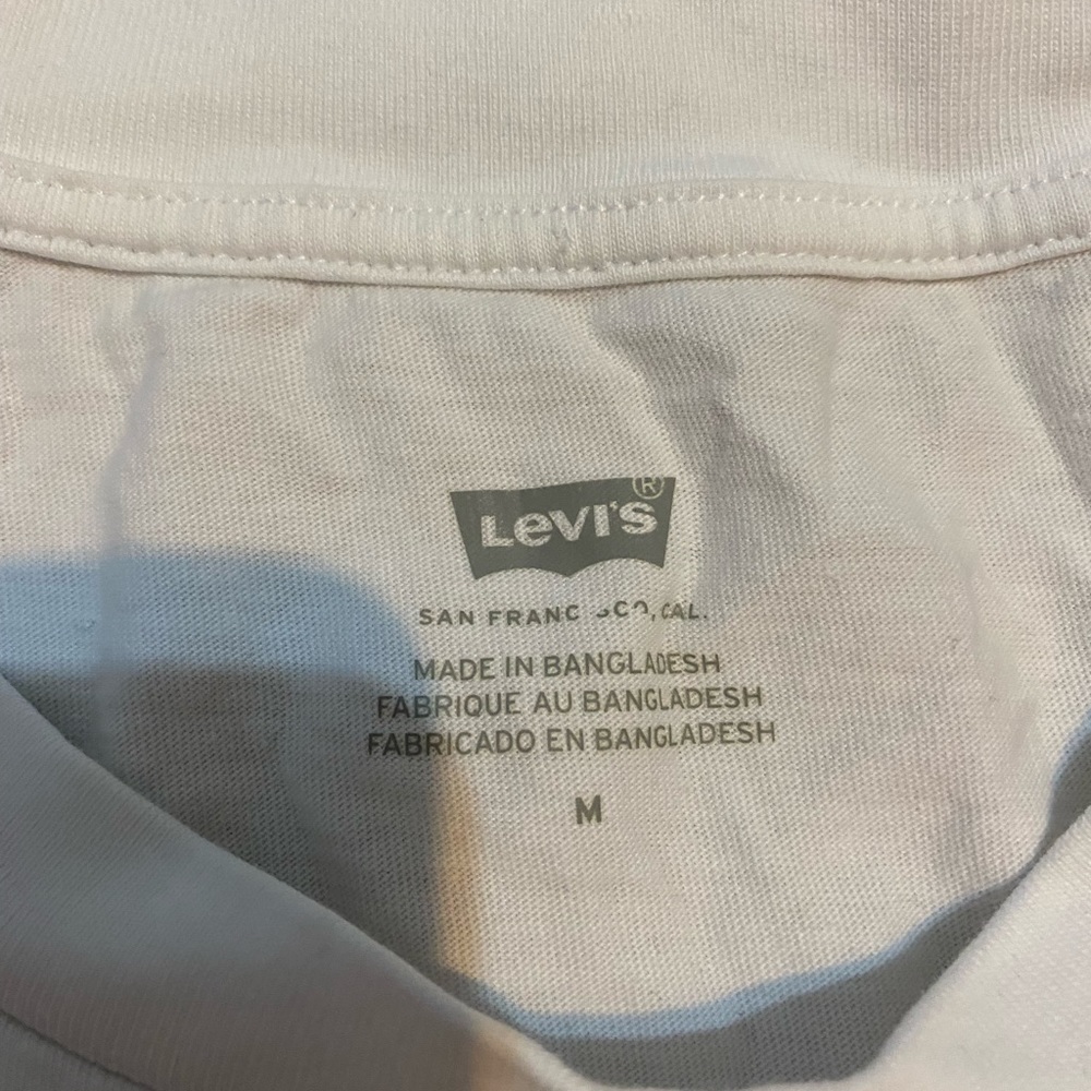 Levi’s Tee - Picture 2 of 2